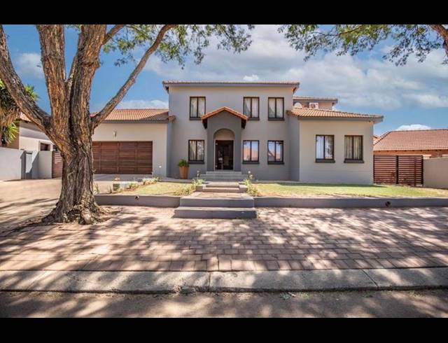 4 BEDROOM HOUSE FOR SALE IN SIX FOUNTAINS RESIDENTIAL ESTATE